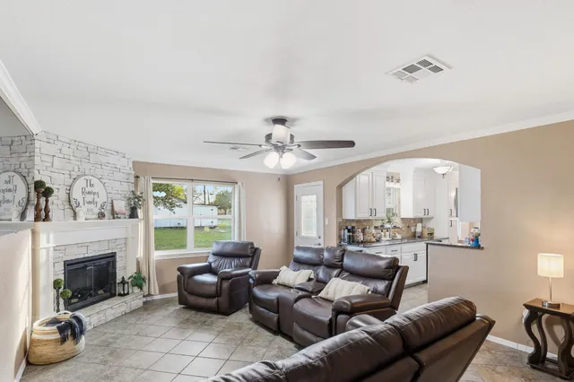 $335,000 | 2414 Loch Lomond Street, Highlands, TX 77562