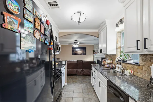 $335,000 | 2414 Loch Lomond Street, Highlands, TX 77562