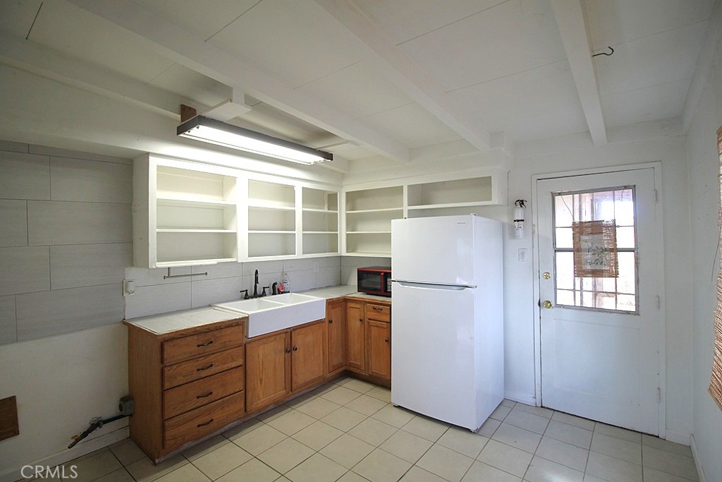 21212 Rainbow Road Hinkley, CA 92347 - Photo 9 of 32