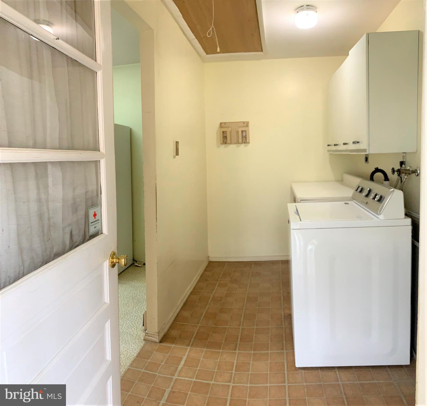 2607 Rickert Road Perkasie, PA 18944 - Photo 22 of 31 Mudroom / laundry with separate rear door