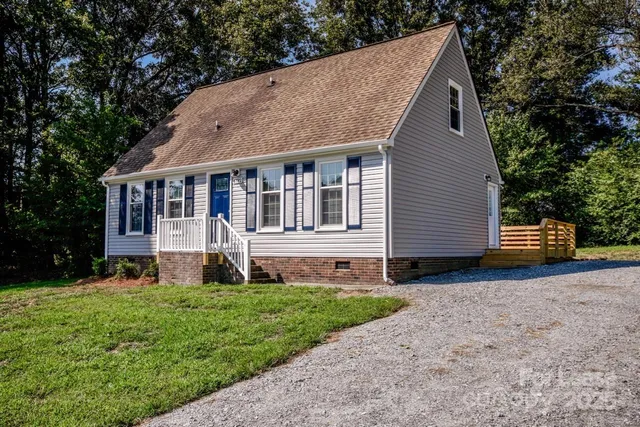 $1,900 | 4792 Highway 73, Iron Station, NC 28080