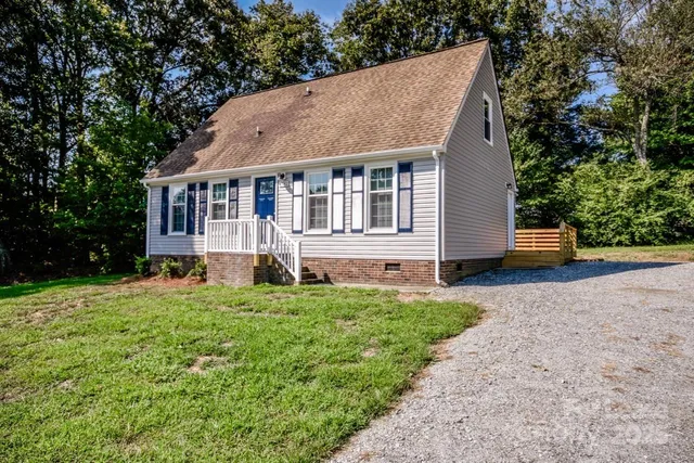 $1,900 | 4792 Highway 73, Iron Station, NC 28080