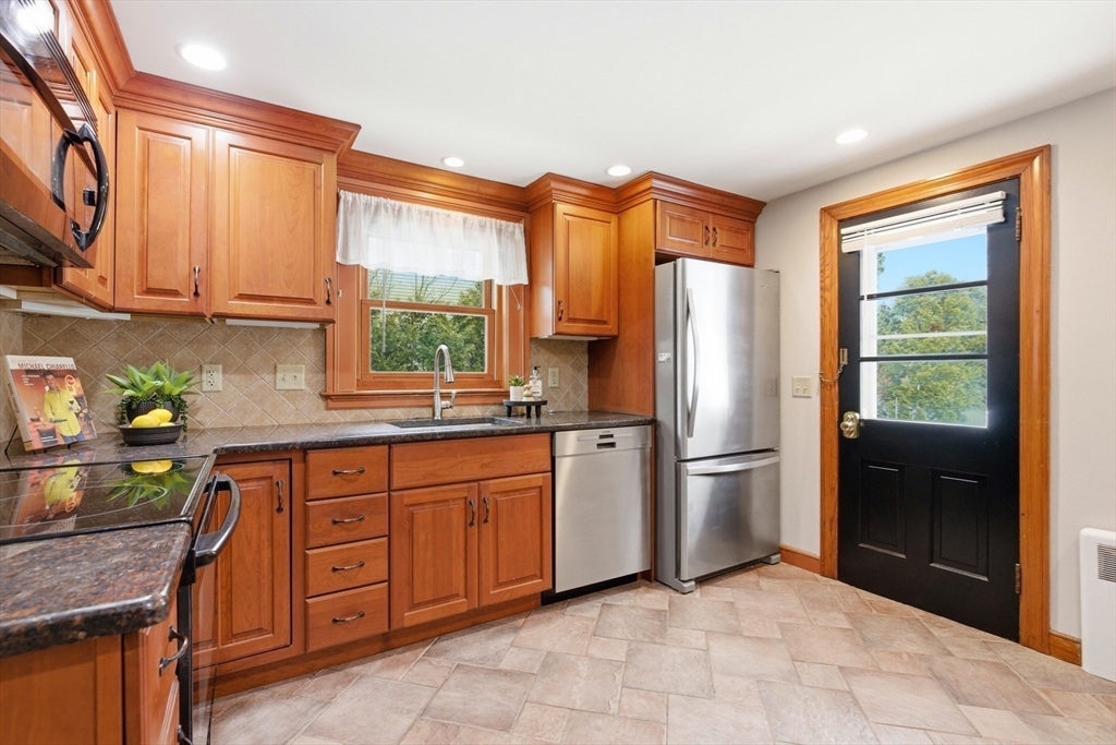 149 Horn Pond Brook Road Winchester, MA 01890 - Photo 7 of 34