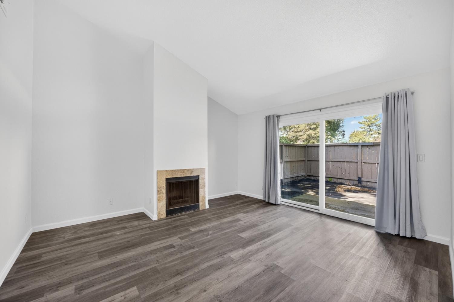 6239 Riverside Boulevard, Unit 2 Sacramento, CA 95831 - Photo 7 of 42