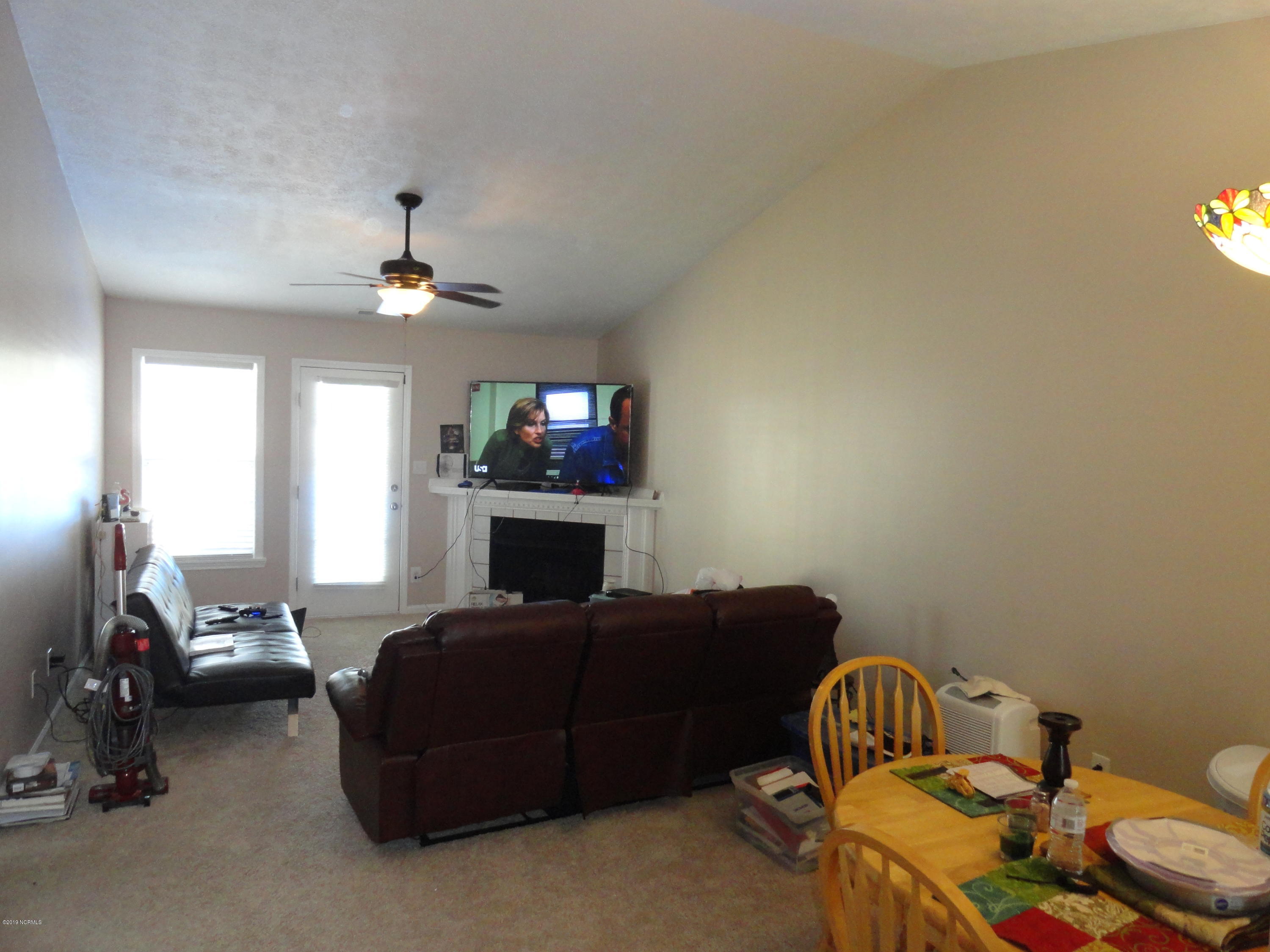 100 Christopher Court Havelock, NC 28532 - Photo 3 of 11 Great Room