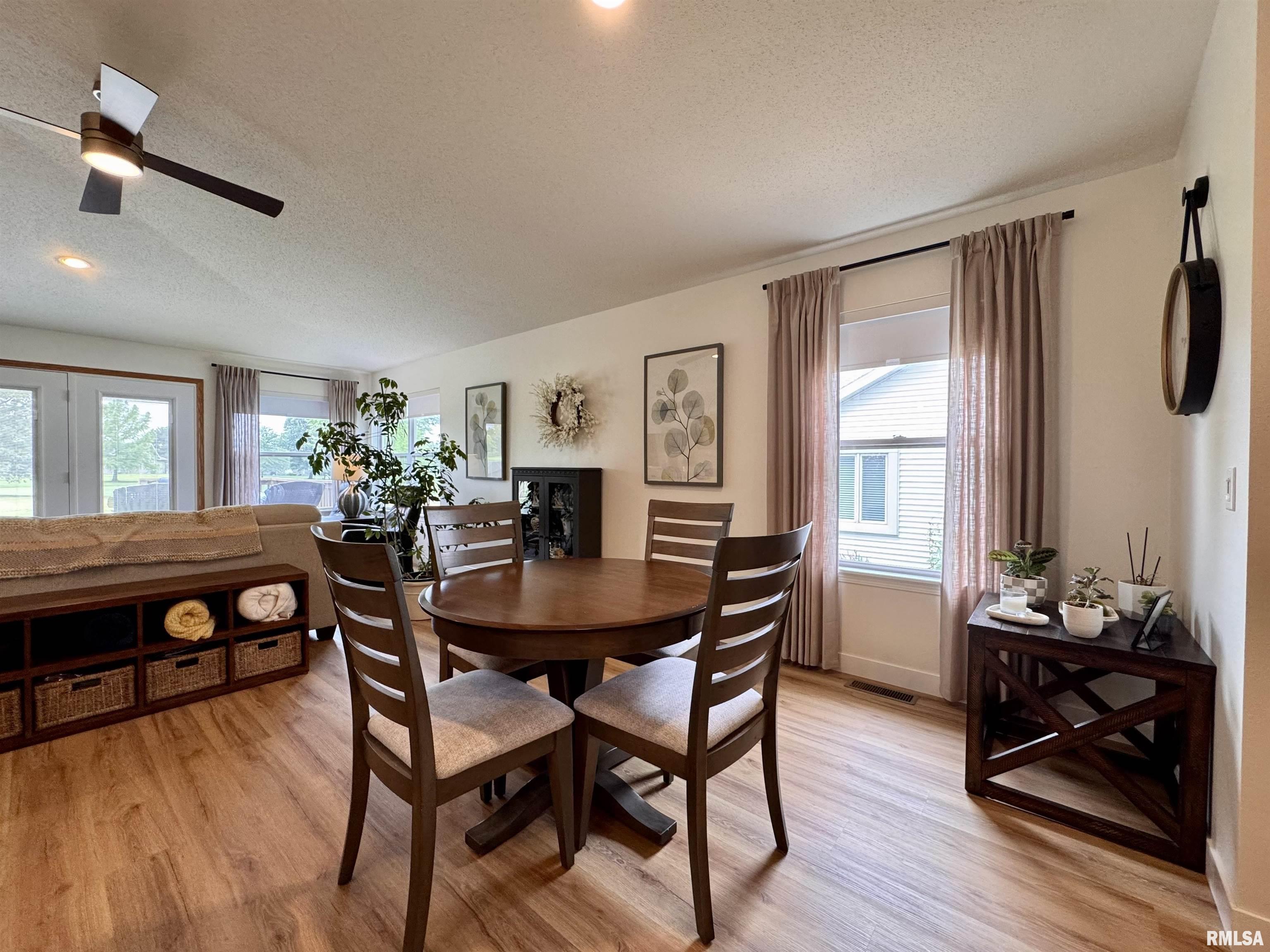 1123 Hawthorn Ridge Macomb, IL 61455 - Photo 3 of 34