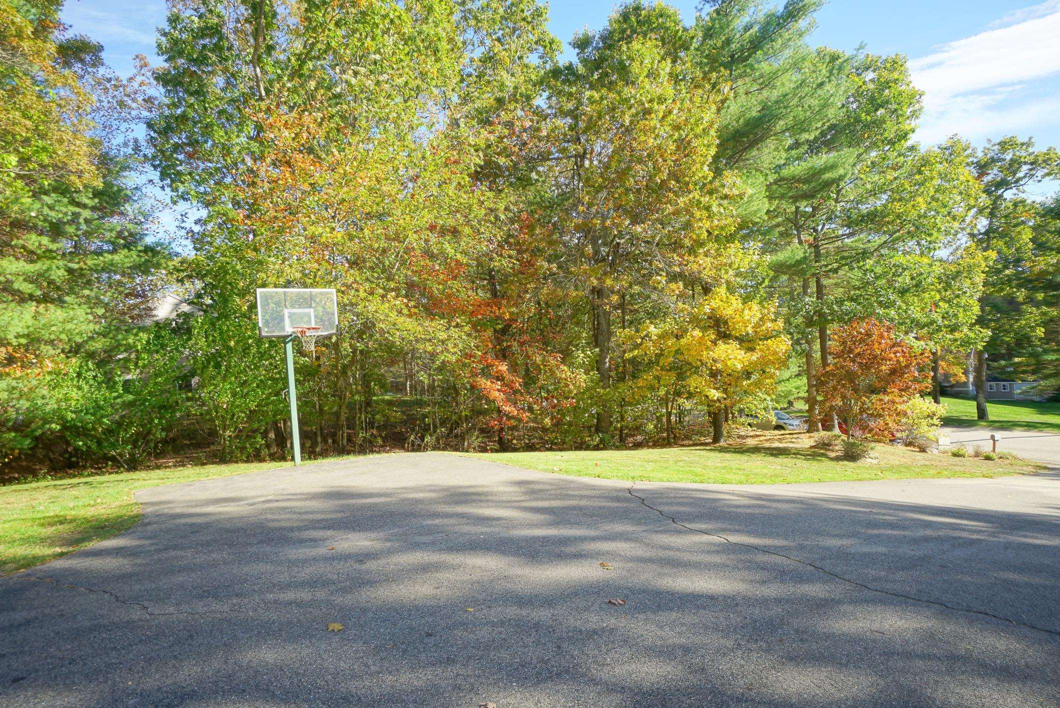 6 Gailor Lane Hooksett, NH 03106 - Photo 3 of 24