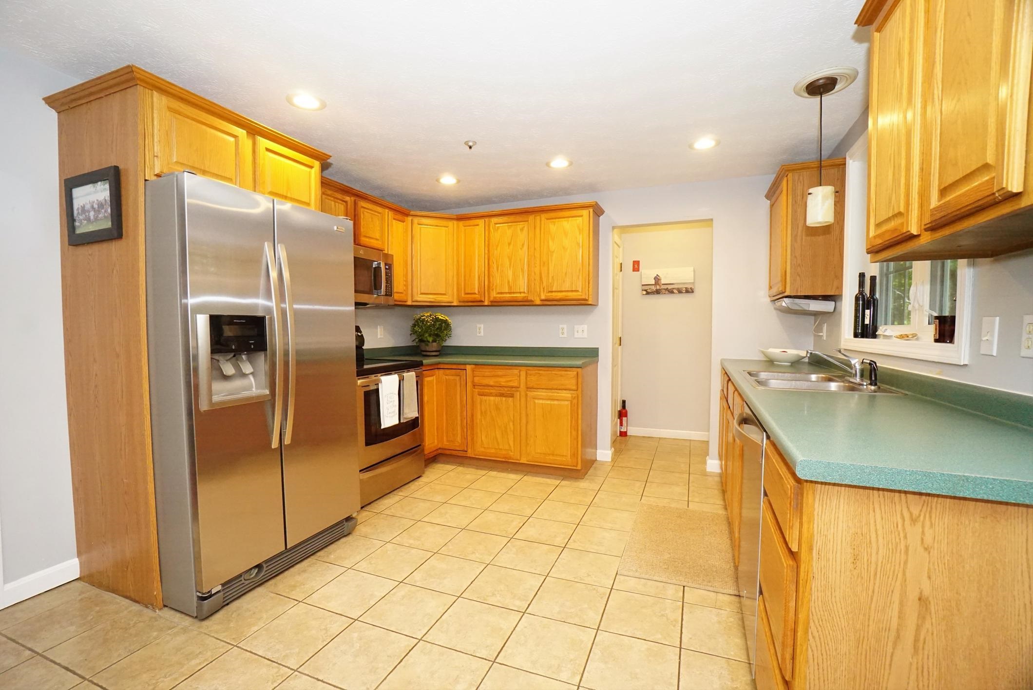 6 Gailor Lane Hooksett, NH 03106 - Photo 8 of 24