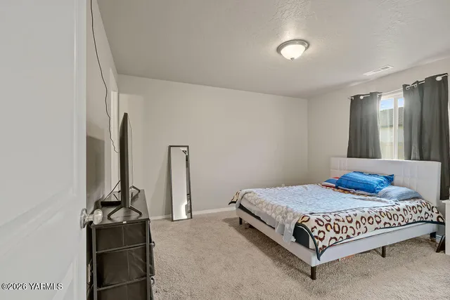 $340,000 | 118 Bitters Loop, Grandview, WA 98930