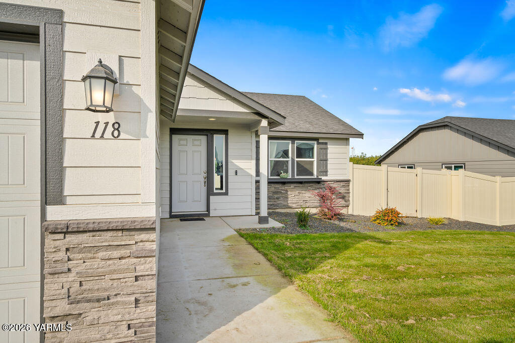 118 Bitters Loop Grandview, WA 98930 - Photo 2 of 21 118BittersLoop-4