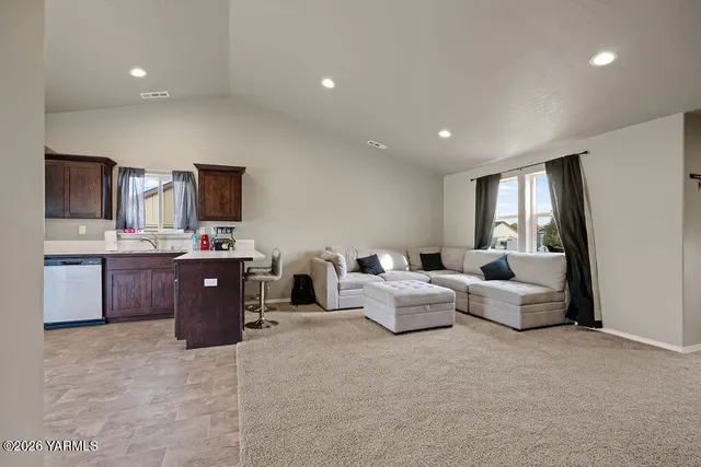 $340,000 | 118 Bitters Loop, Grandview, WA 98930