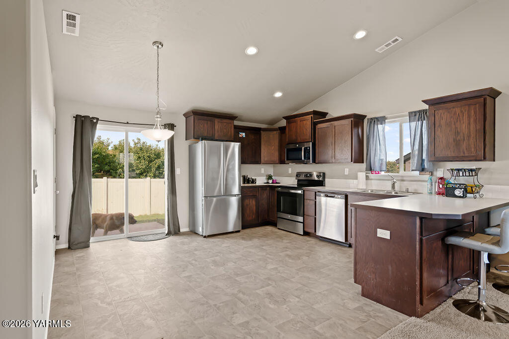 118 Bitters Loop Grandview, WA 98930 - Photo 8 of 21 118BittersLoop-10