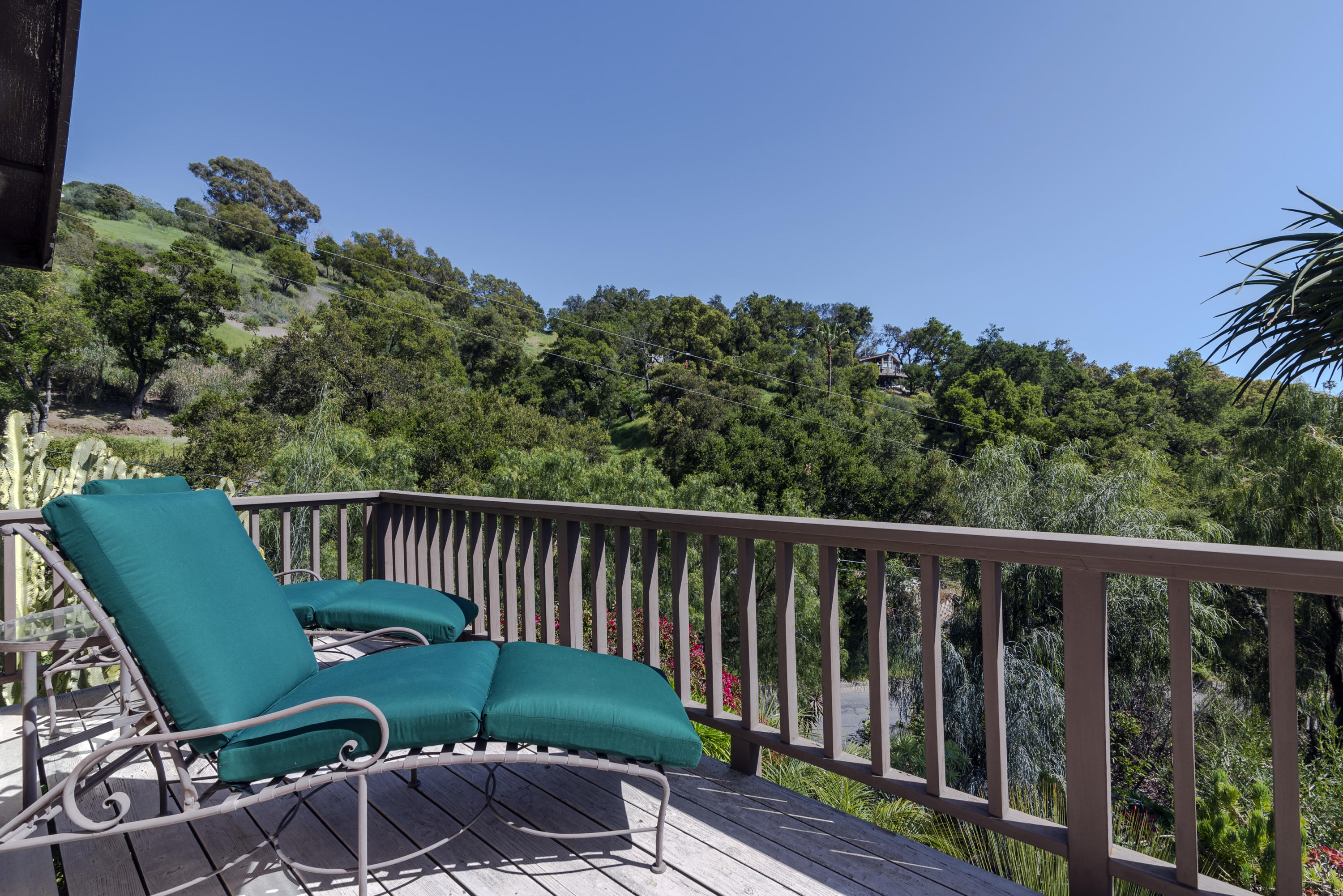 1122 Palomino Road Santa Barbara, CA 93105 - Photo 18 of 21 GUEST STUDIO DECK