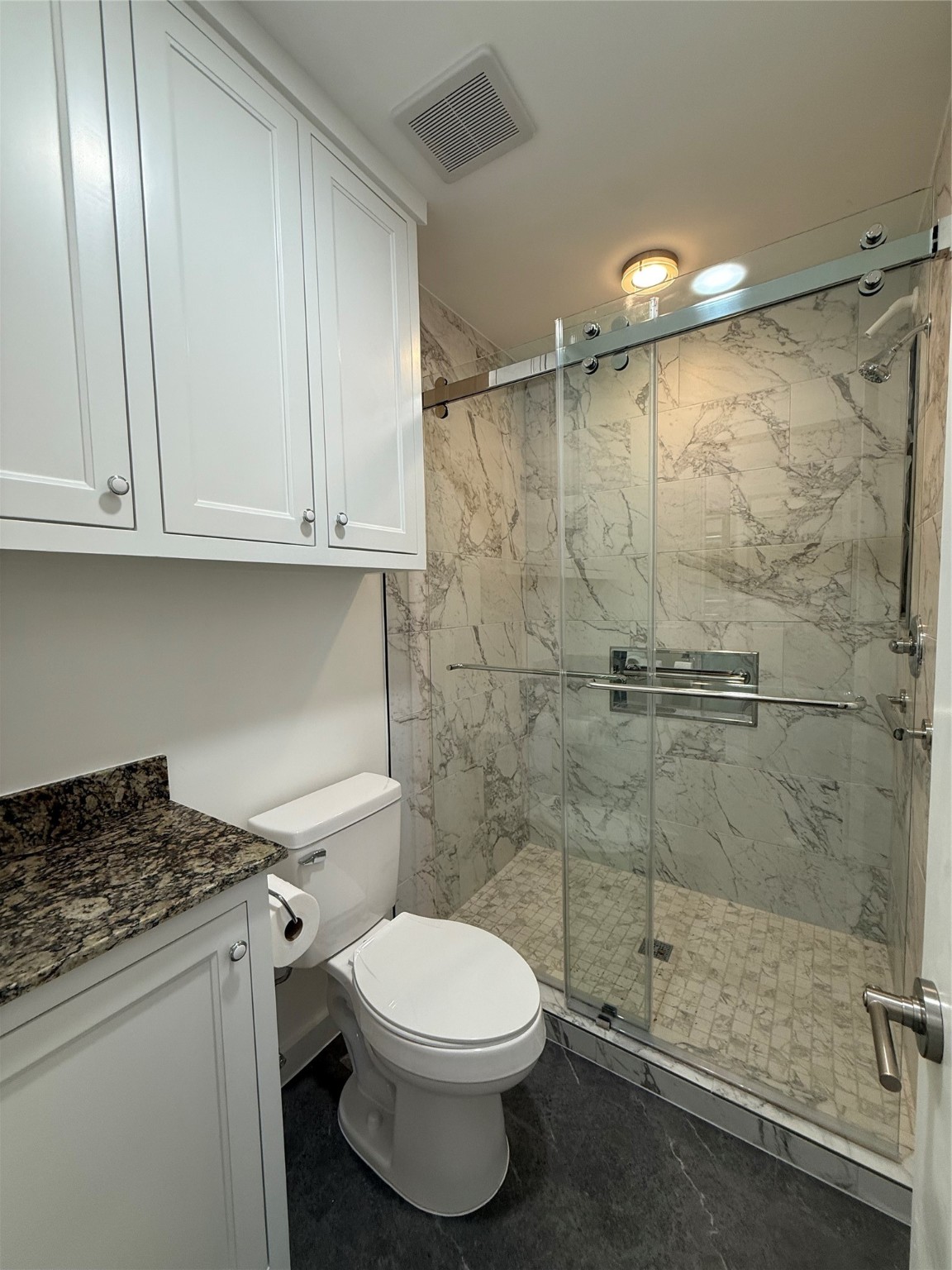 3400 Timmons Lane, Unit 52 56 Houston, TX 77027 - Photo 14 of 40 a bathroom with a toilet sink and shower