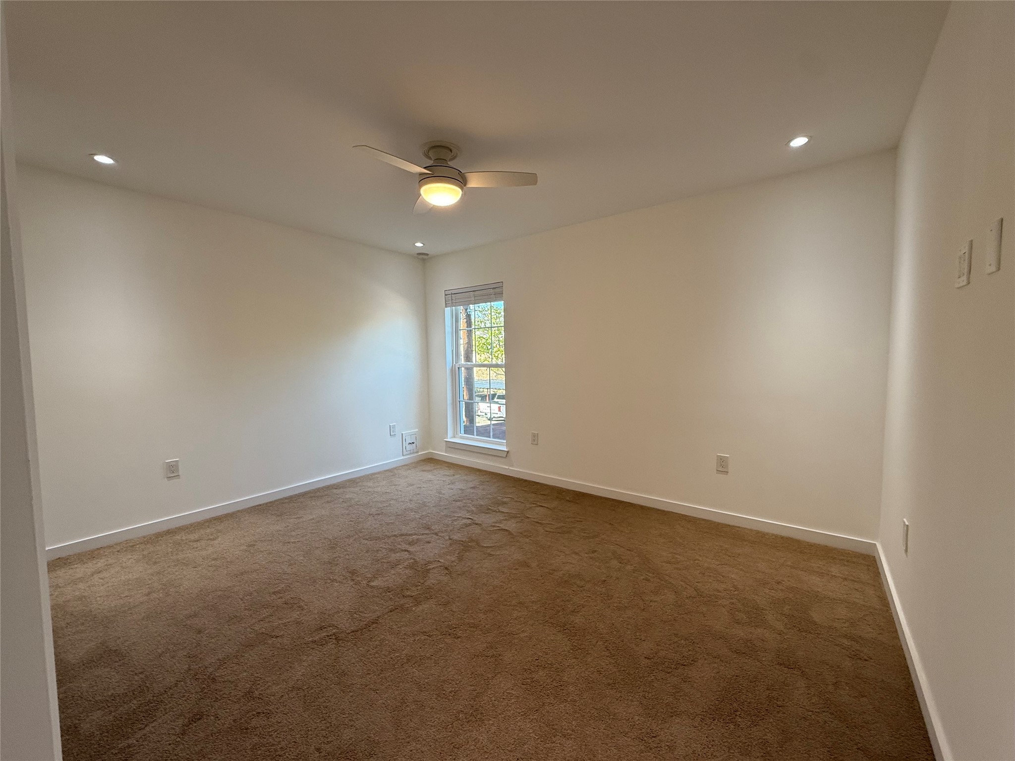 3400 Timmons Lane, Unit 52 56 Houston, TX 77027 - Photo 21 of 40 a view of an empty room with a window