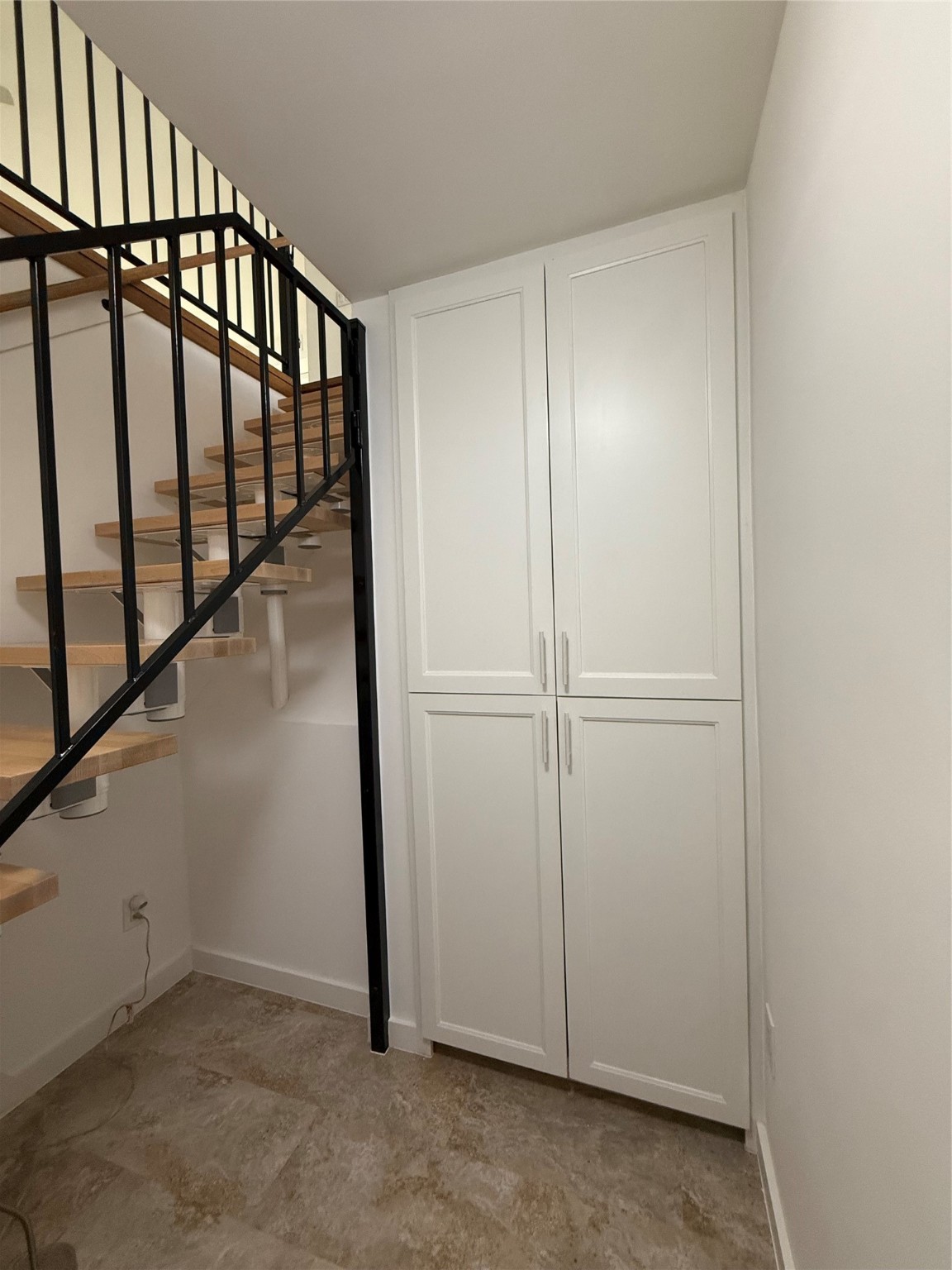 3400 Timmons Lane, Unit 52 56 Houston, TX 77027 - Photo 3 of 40 a view of an entryway