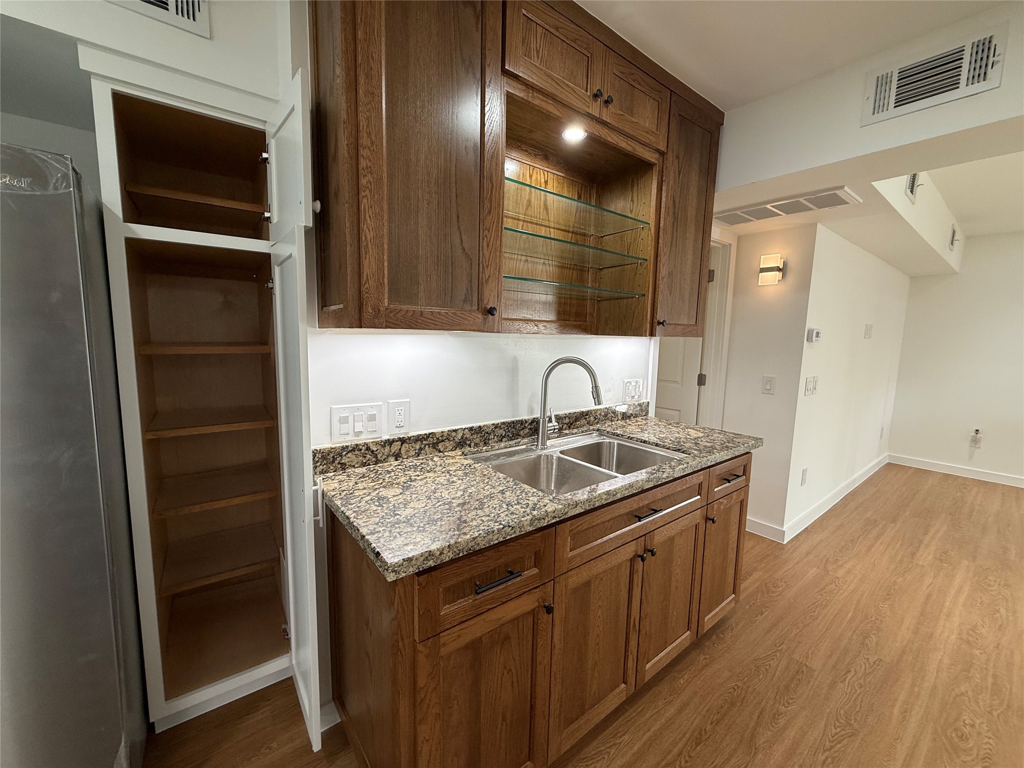 3400 Timmons Lane, Unit 52 56 Houston, TX 77027 - Photo 32 of 40 a kitchen with a sink and refrigerator
