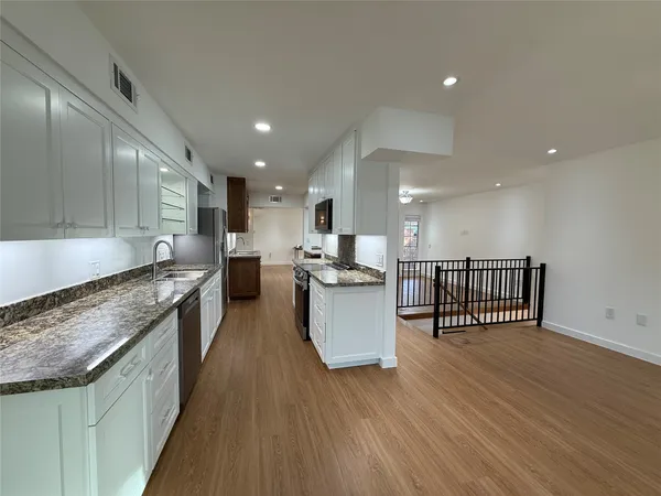 $2,300 | 3400 Timmons Lane, Unit 52 56, Houston, TX 77027