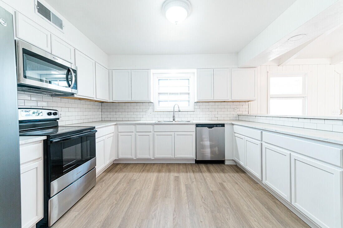 2114 56th Street Lubbock, TX 79412 - Photo 11 of 23 211456thSt-9953