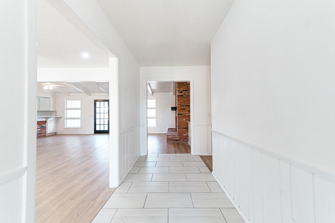 2114 56th Street Lubbock, TX 79412 - Photo 2 of 23 211456thSt-9929