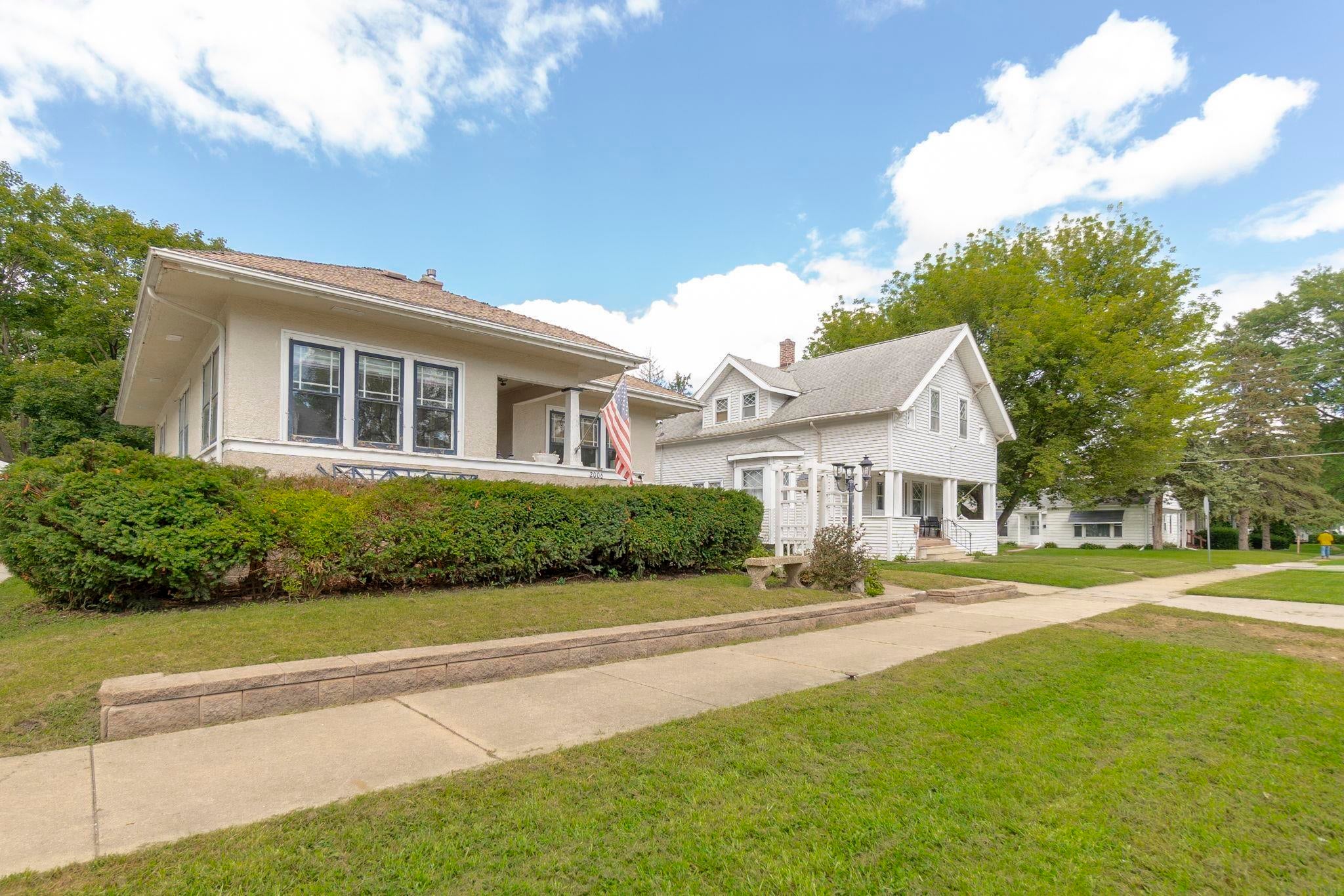 2006 West 3rd Street Waterloo, IA 50701 - Photo 2 of 29 Gallery Image 2