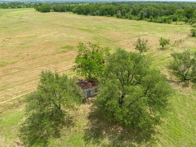 $395,900 | 4 County Road 410, Purmela, TX 76566