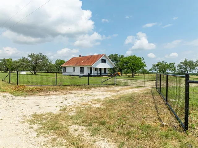 $395,900 | 4 County Road 410, Purmela, TX 76566