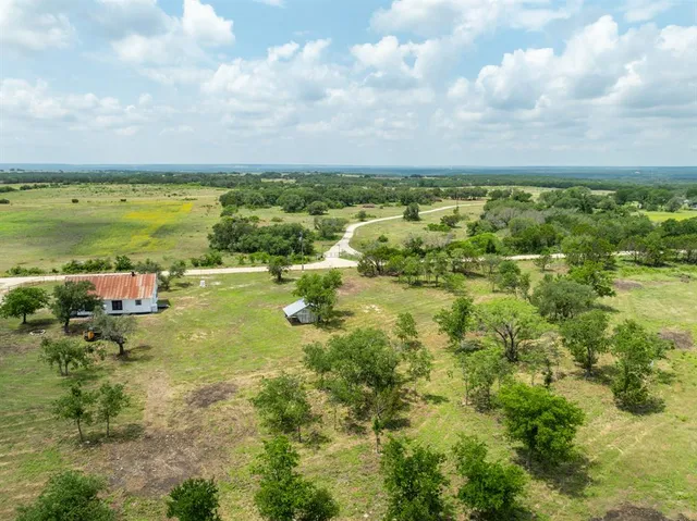 $395,900 | 4 County Road 410, Purmela, TX 76566