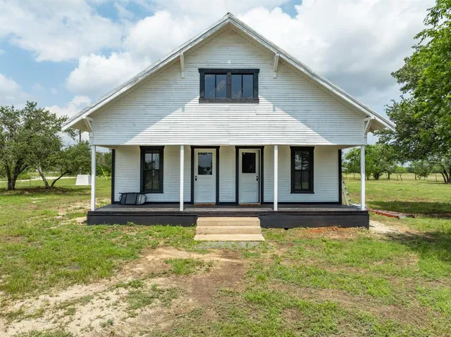 $395,900 | 4 County Road 410, Purmela, TX 76566