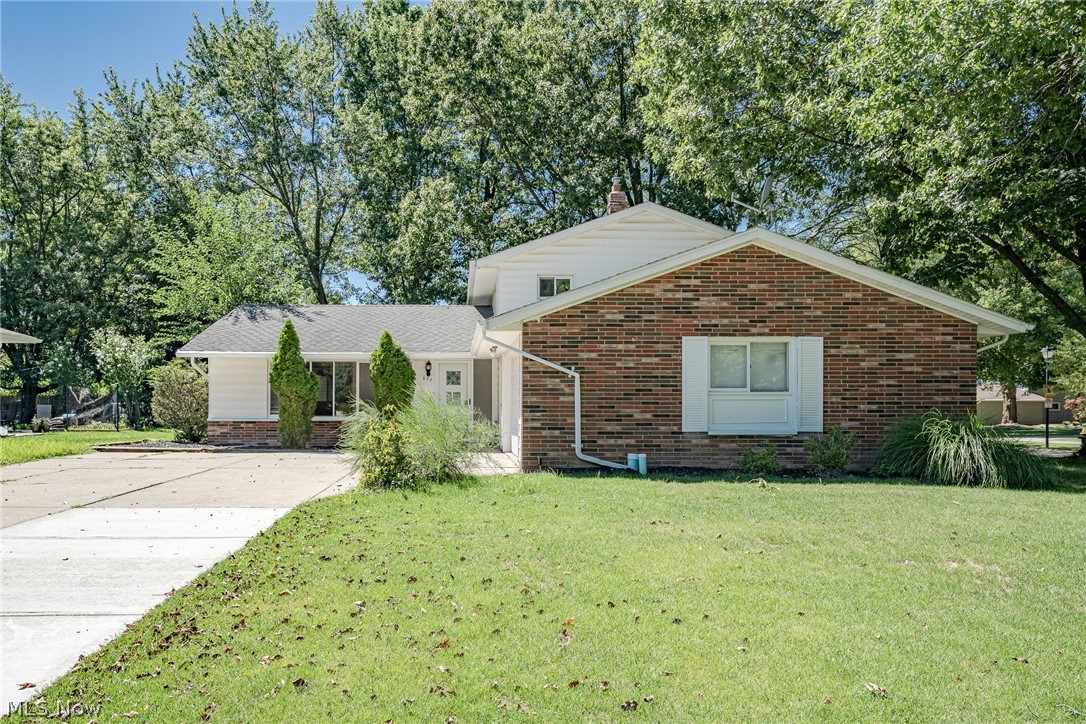 832 Trebisky Road Cleveland, OH 44121 - Photo 2 of 31
