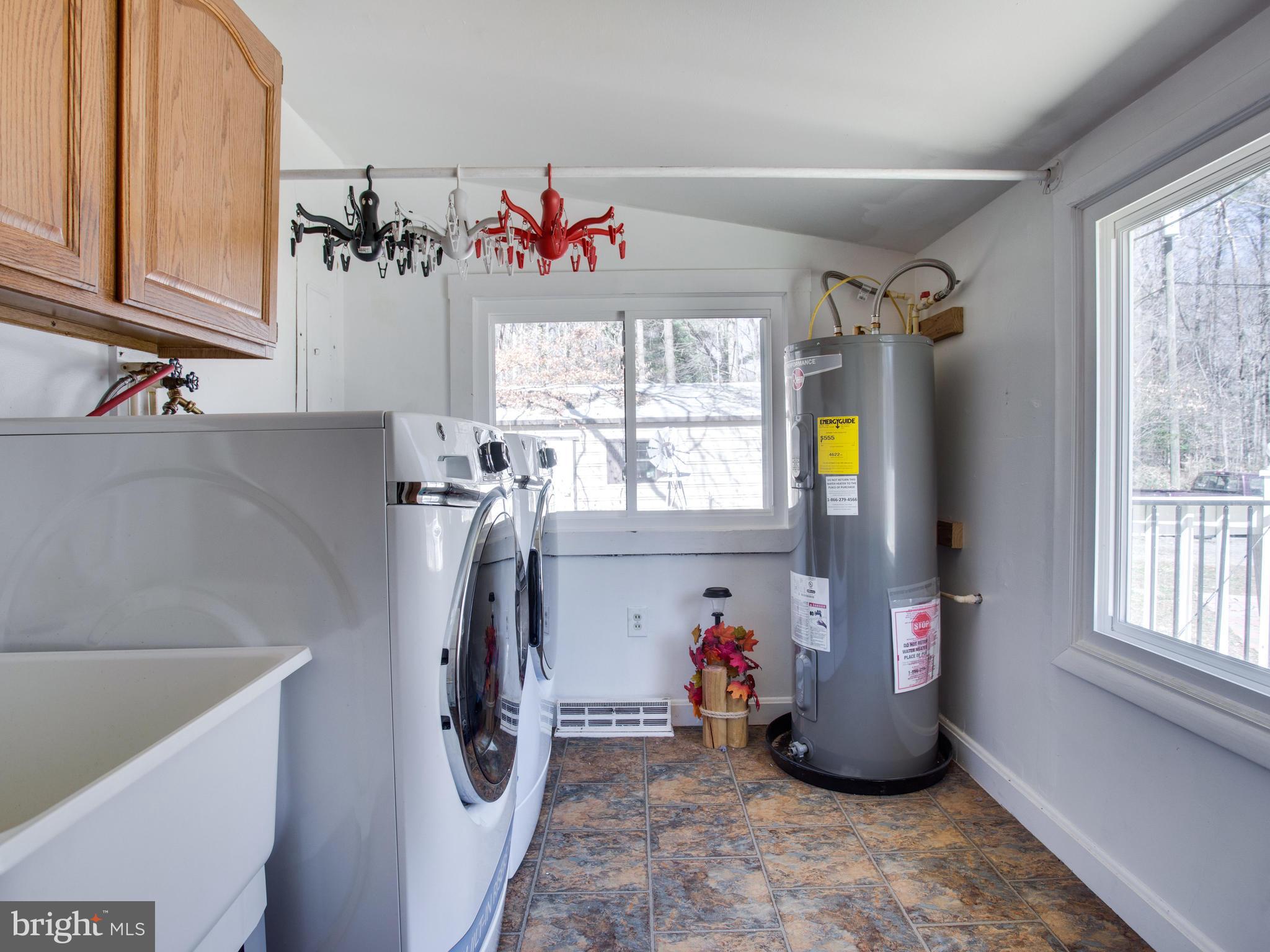 11800 Mente Road Manassas, VA 20112 - Photo 11 of 29 Laundry/Utility Room/ Ample Storage