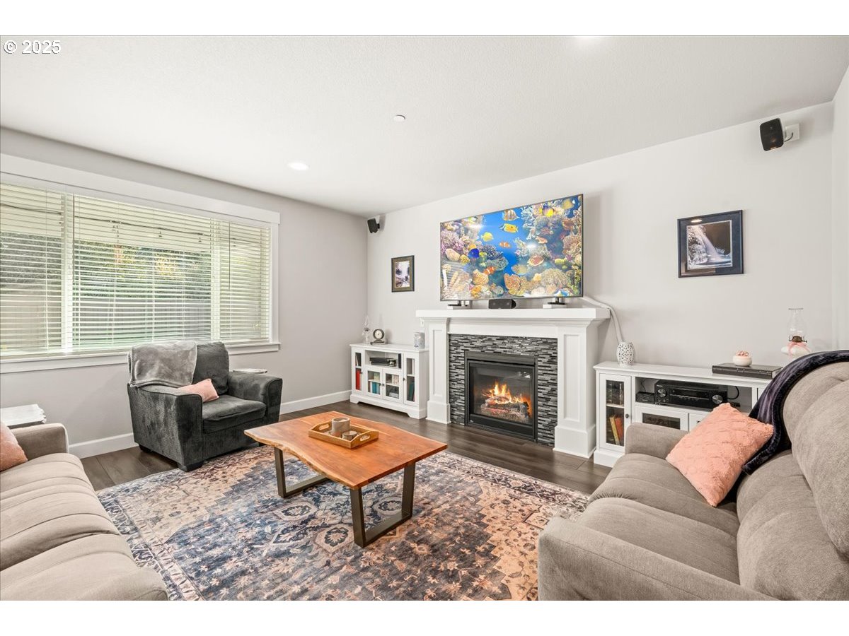 3403 North Holladay Street Cornelius, OR 97124 - Photo 15 of 46 Living Room