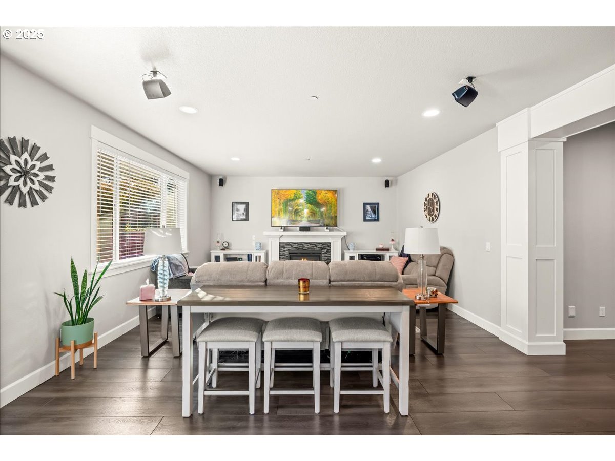 3403 North Holladay Street Cornelius, OR 97124 - Photo 17 of 46 Living Room