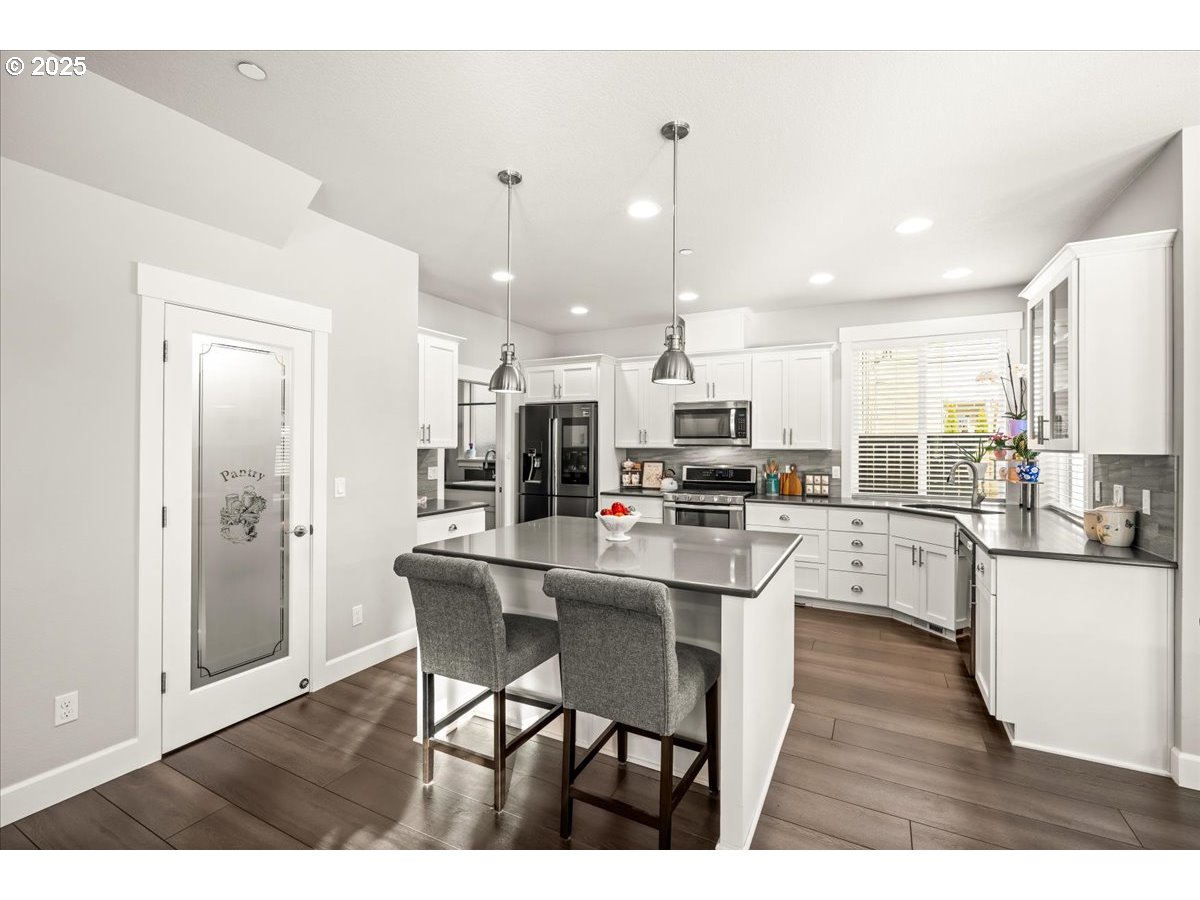 3403 North Holladay Street Cornelius, OR 97124 - Photo 18 of 46 Kitchen
