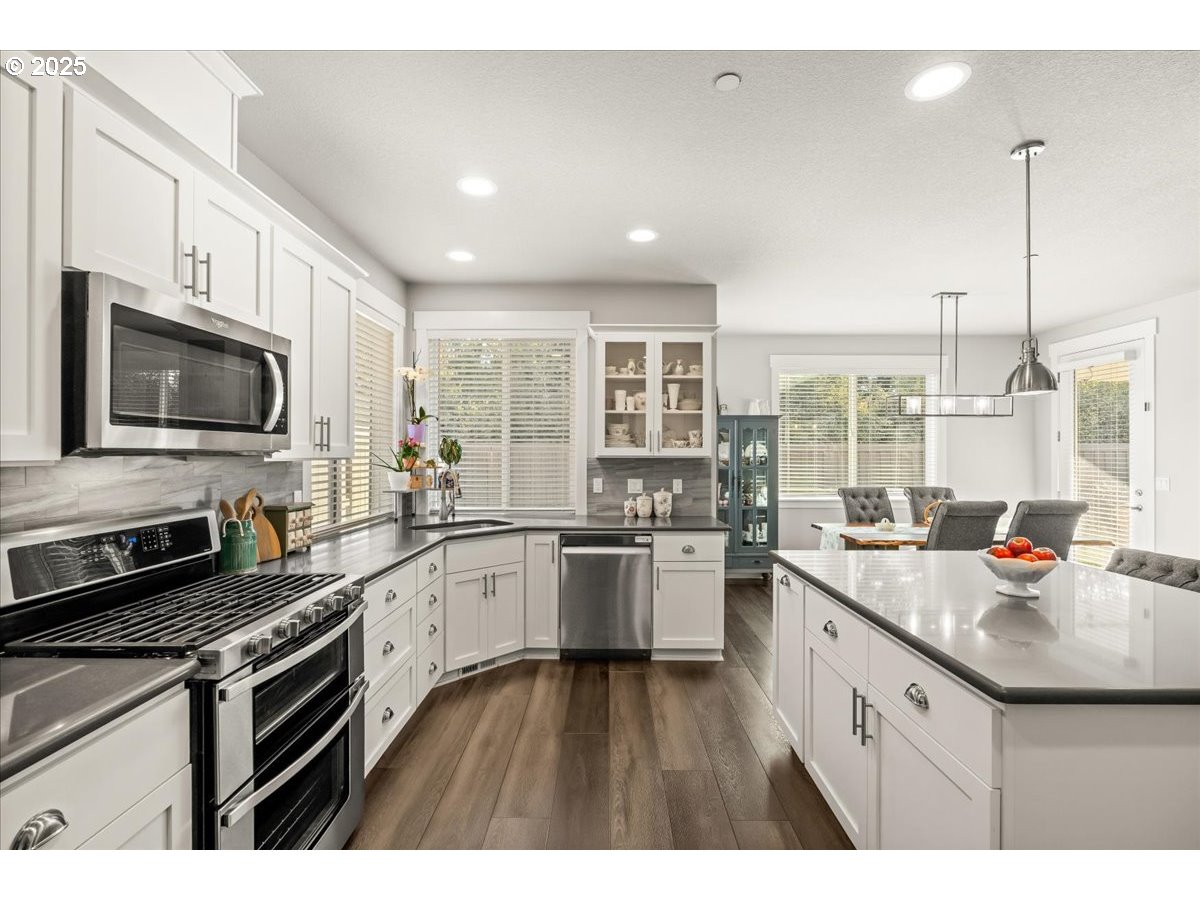 3403 North Holladay Street Cornelius, OR 97124 - Photo 21 of 46 Kitchen