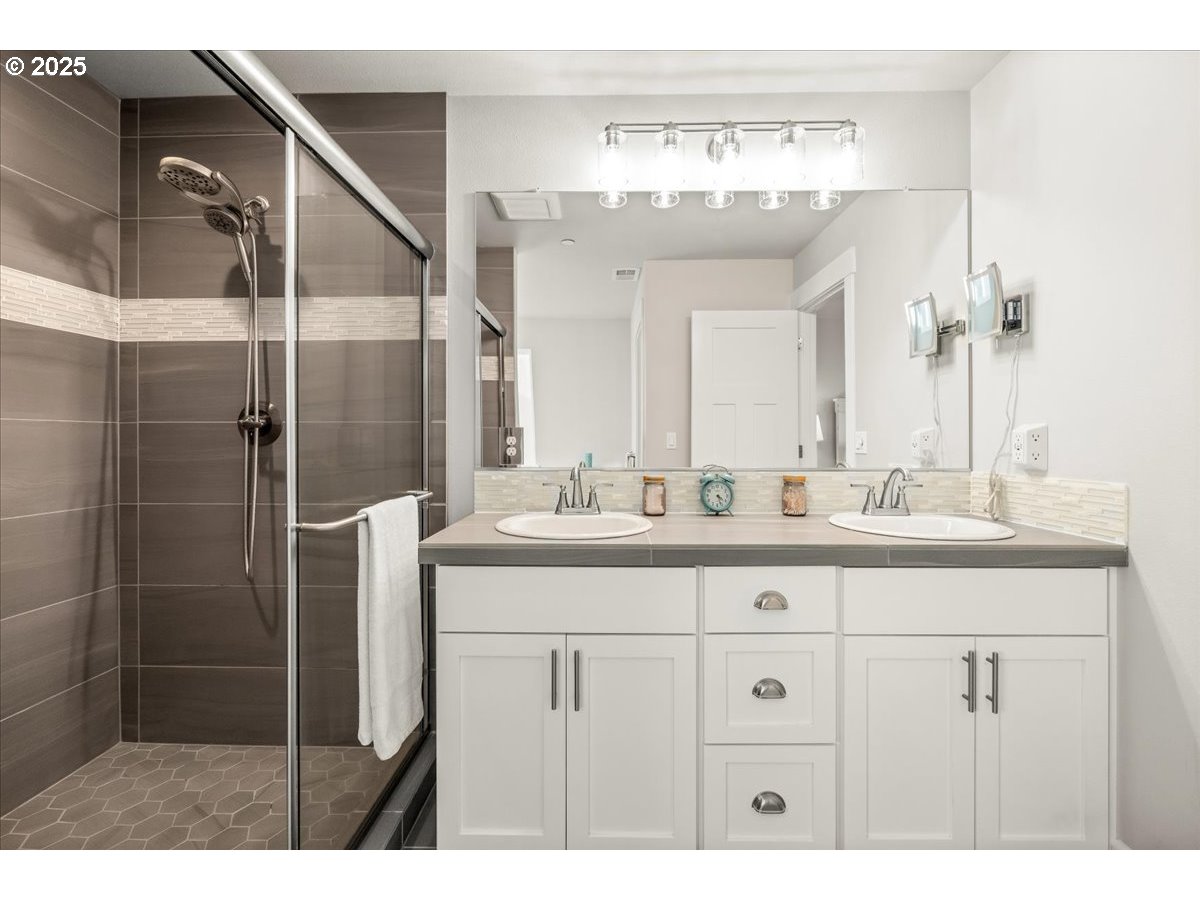 3403 North Holladay Street Cornelius, OR 97124 - Photo 30 of 46 Primary Bedroom