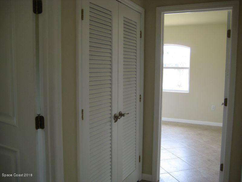 1624 Wavecrest Street Merritt Island, FL 32952 - Photo 20 of 25 Hallway