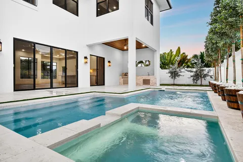 $4,499,500 | 109 Arlington Place, West Palm Beach, FL 33405