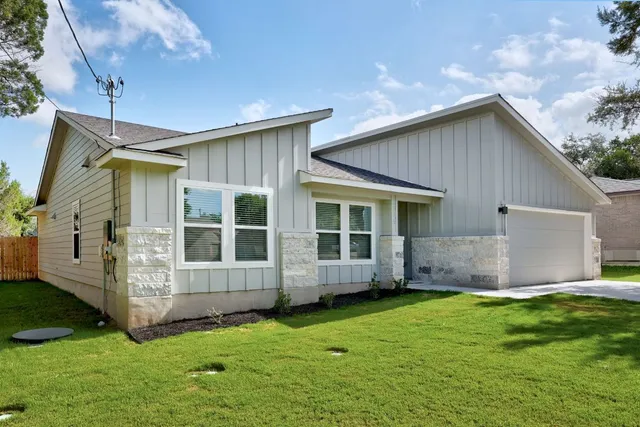 a view of house with backyard