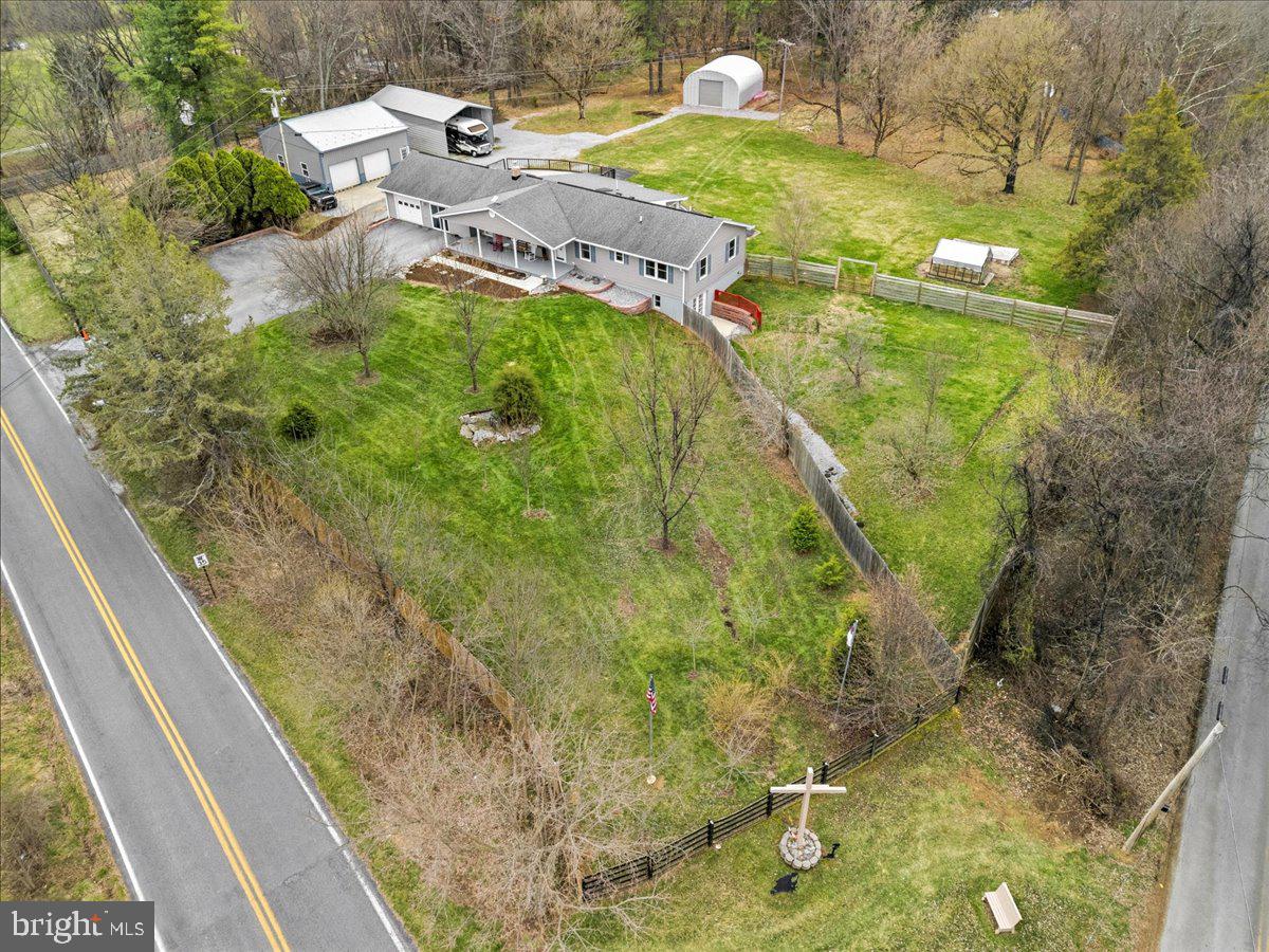 18711 Burnside Bridge Road Sharpsburg, MD 21782 - Photo 9 of 9 a view of a yard with plants