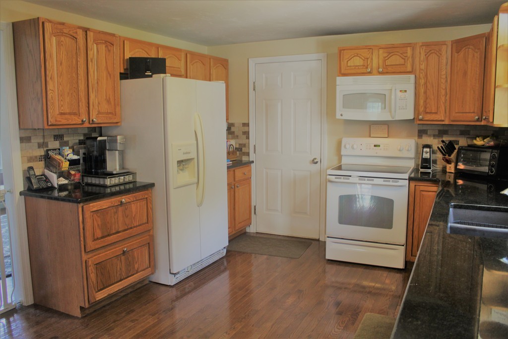 2 Edward Road Dudley, MA 01571 - Photo 4 of 30 Gallery Image 4