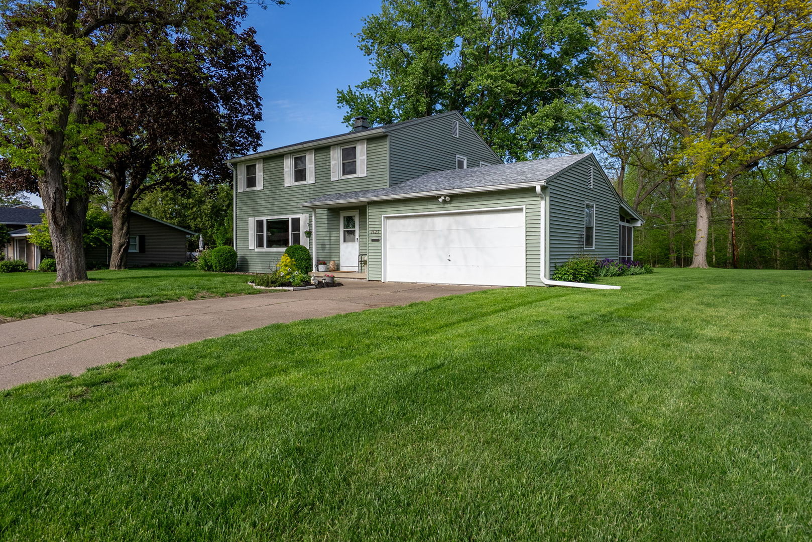 2625 Fairhaven Road Davenport, IA 52803 - Photo 2 of 41 Gallery Image 2