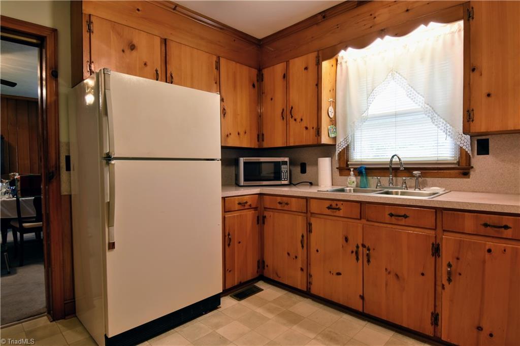 804 Shoals Road Pinnacle, NC 27043 - Photo 14 of 30
