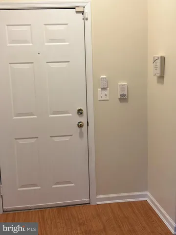 a view of empty room with window