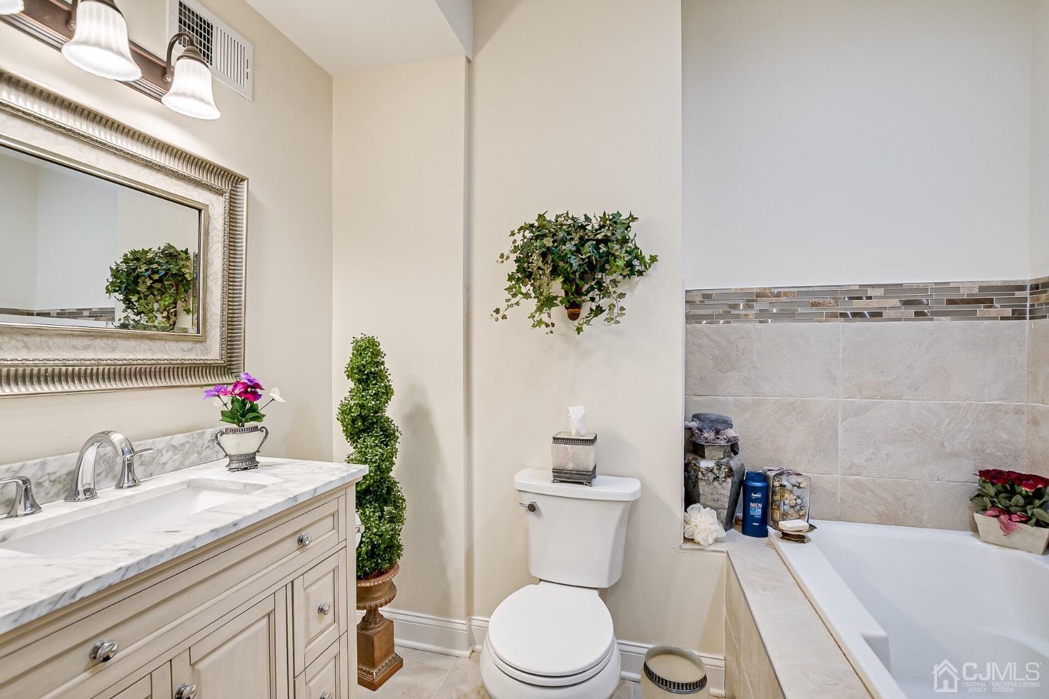 164 Parsonage Road Edison, NJ 08837 - Photo 11 of 34