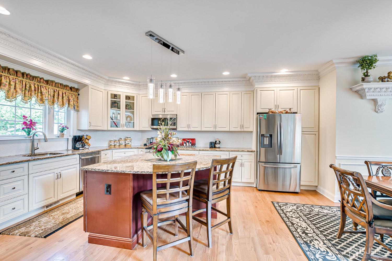 164 Parsonage Road Edison, NJ 08837 - Photo 5 of 34