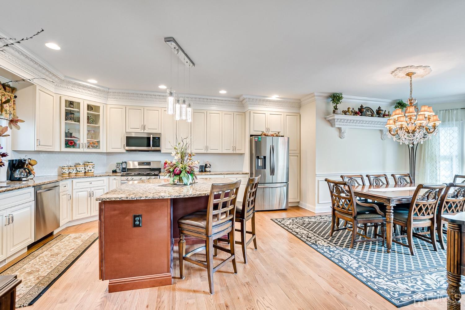 164 Parsonage Road Edison, NJ 08837 - Photo 6 of 34