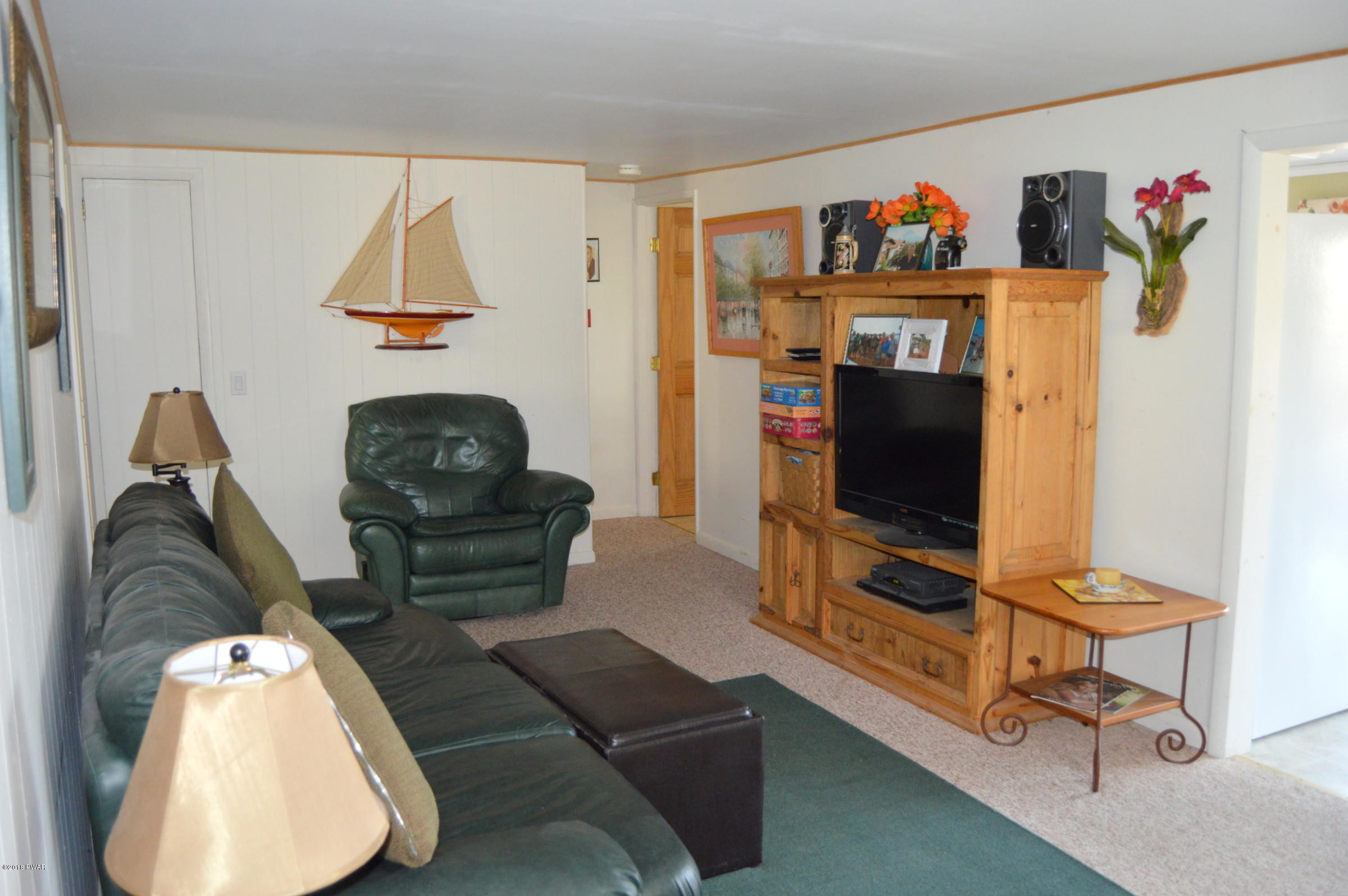 111 Paupack Road Greentown, PA 18426 - Photo 5 of 21 DSC_0175