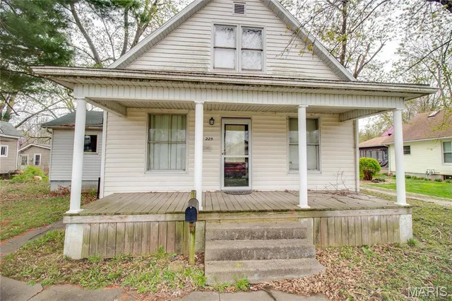 $50,000 | 225 Tunison Avenue, White Hall, IL 62092