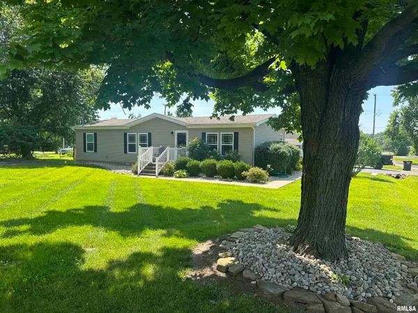 $120,000 | 128 Walnut Street, Stonefort, IL 62987